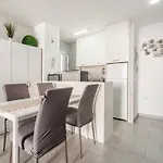 Exclusive Ocean Front דירה